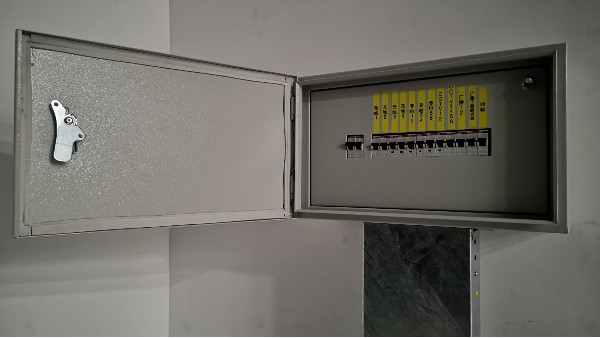 新式低壓配電柜【千亞電氣】